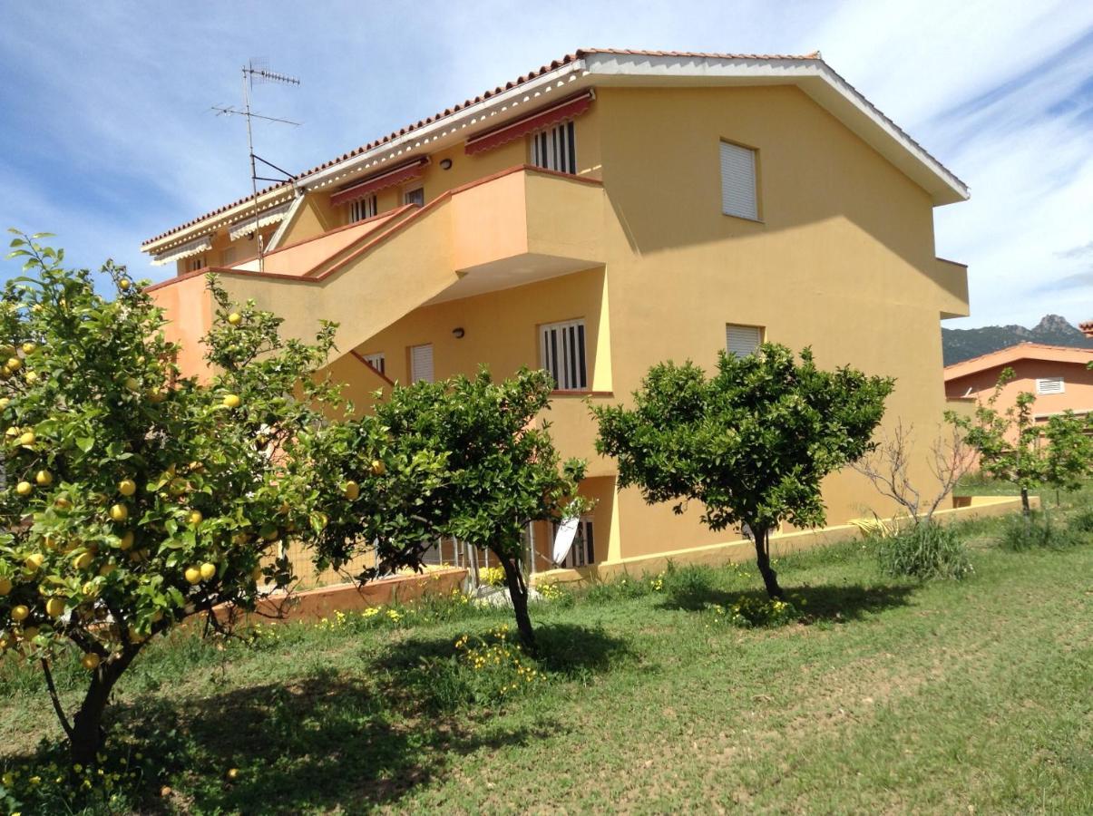 Lemon Apartments Villasimius Buitenkant foto
